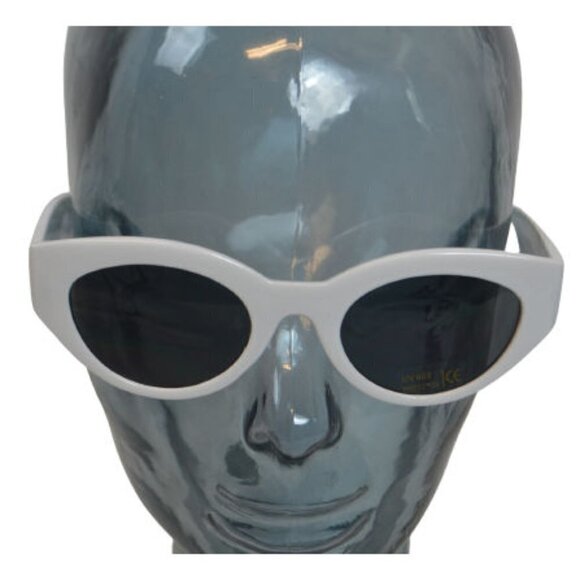 Petals & Peacock All Day Everyday White Meow Meow Cat Eyes Sunglasses - NEW - Picture 2 of 3